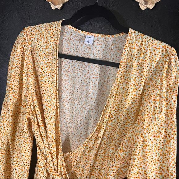 Old Navy Orange Floral‎ Wrap Top Size Medium - Picture 4 of 8